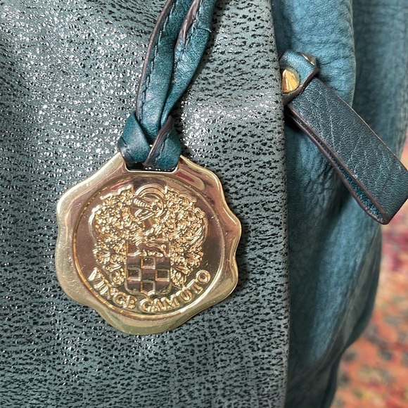 Vince Camuto  Hobo bag  large  teal green genuine leather  goldtone hardware GUC - Picture 4 of 16